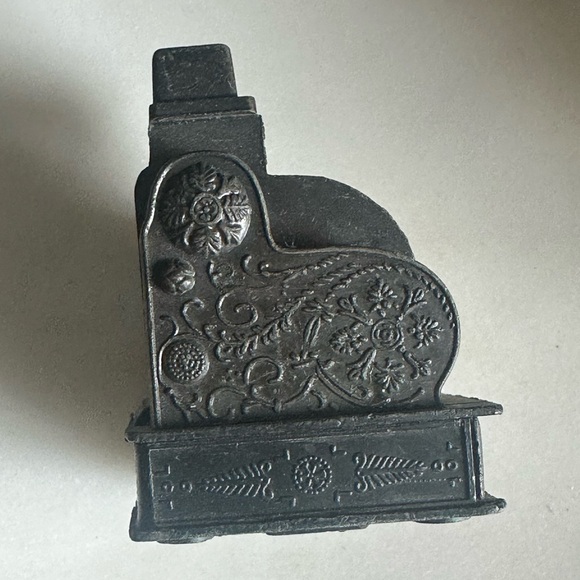 Vintage Die-cast Mini Cash Register Pencil Sharpener - Picture 4 of 6